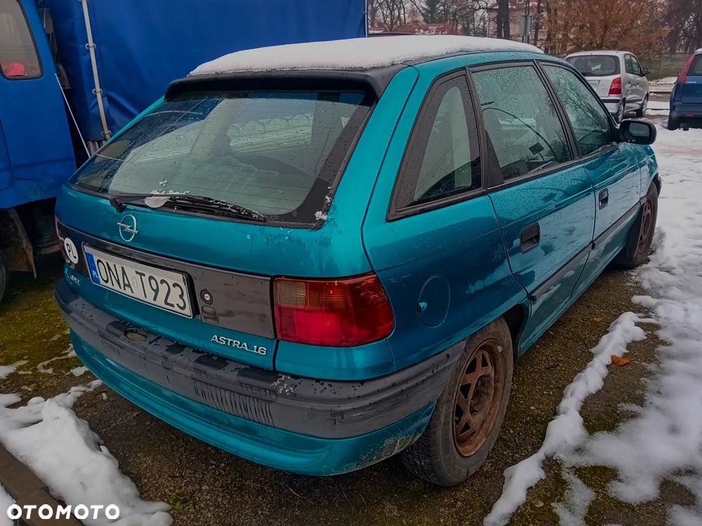 Opel Astra 1.6 GLS - 2