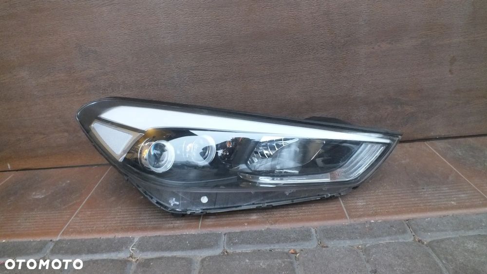 Lampa przednia Prawa Hyundai Tucson III 92102-D7201 - 1