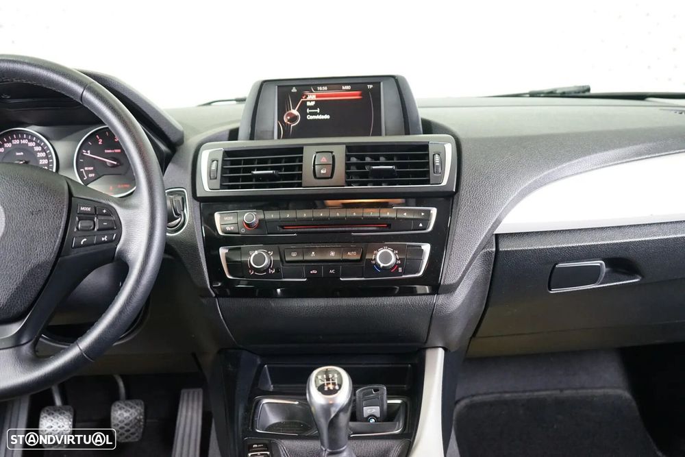 BMW 116 d Line Urban - 26