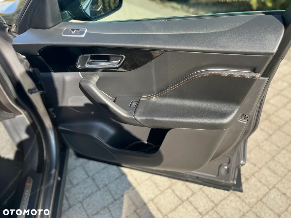 Jaguar F-Pace 20d Portfolio - 23