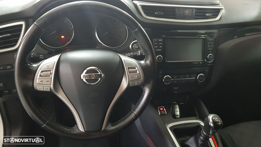Nissan Qashqai 1.5 dCi N-Connecta - 11