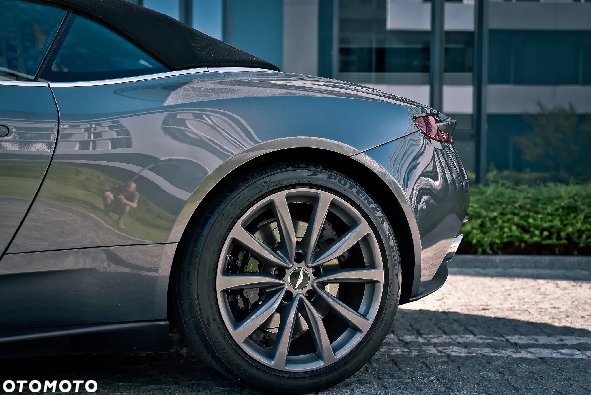 Aston Martin DB11 V8 Volante - 17