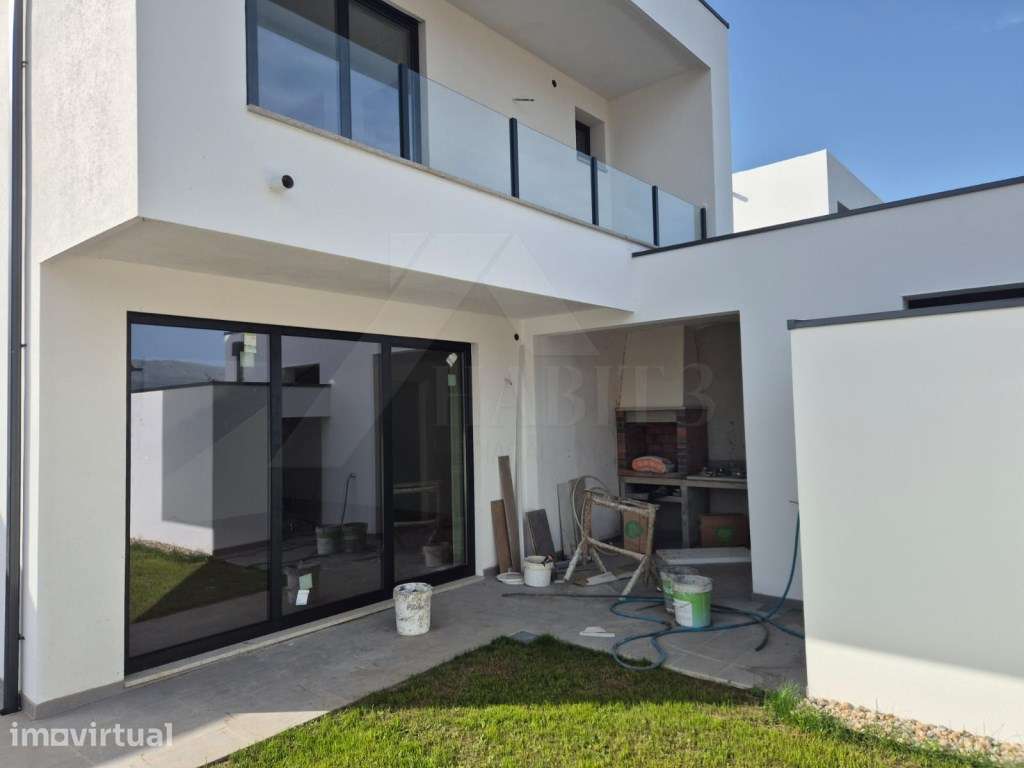 Moradia T3 de Arquitetura Moderna, com piscina - Correlhã, Ponte de... - Grande imagem: 5/23