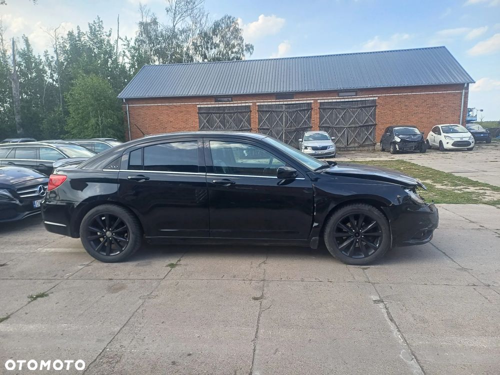Chrysler 200 - 2