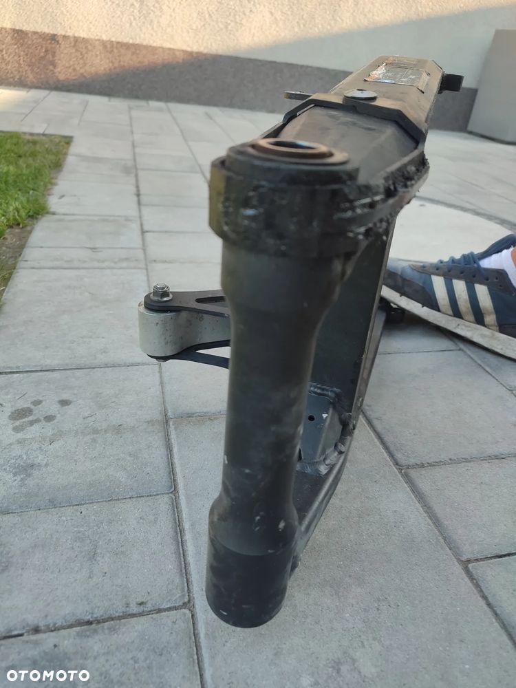 Wahacz, kiwak, kołyska, mocowanie amortyzatora Kawasaki Z900 - 10