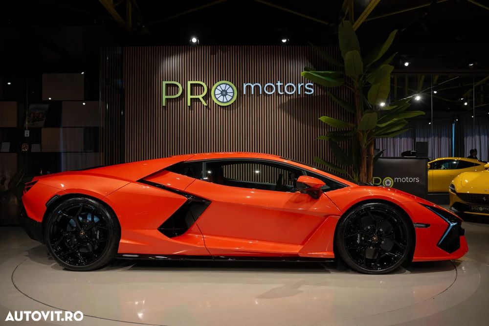 Lamborghini Revuelto - 16