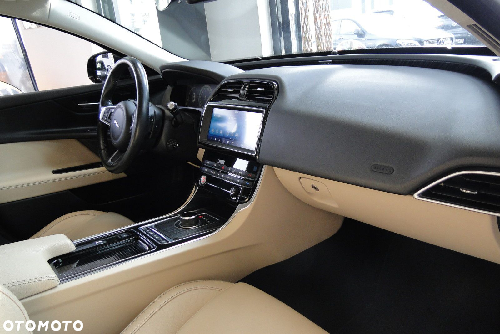 Jaguar XE - 29