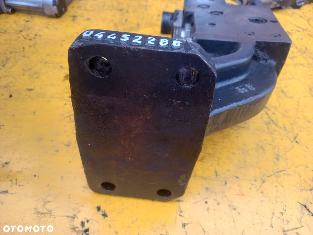 Podpora sekcji hydraulicznych Deutz Fahr Agrotron 180.7 - 6