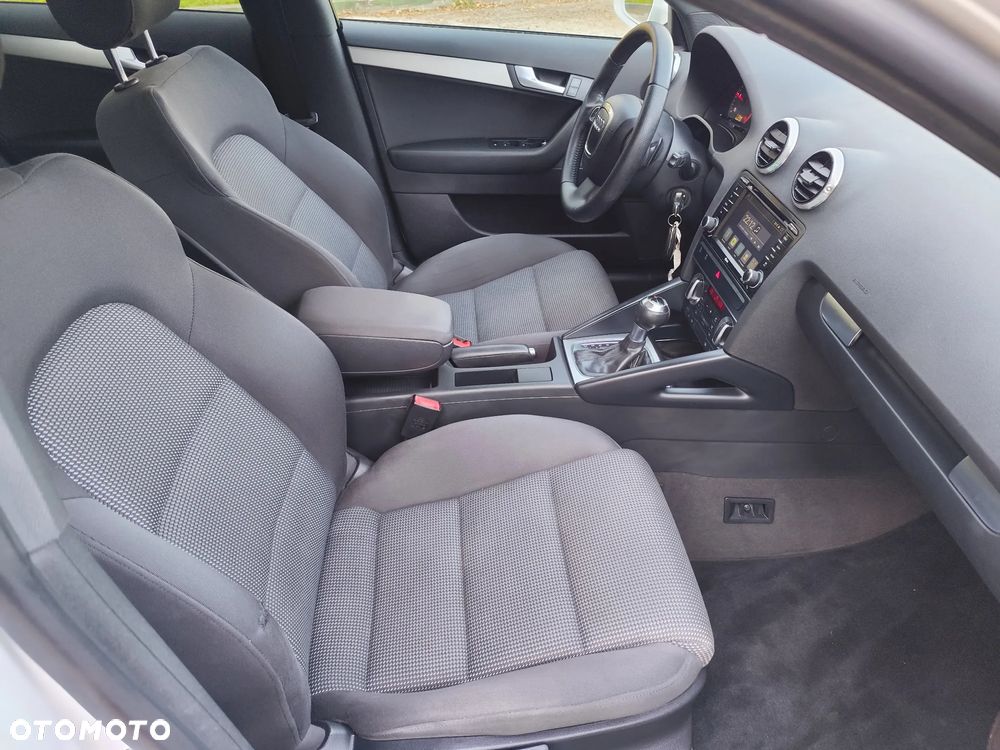 Audi A3 Sportback 2.0 TDI DPF S tronic Ambiente - 16