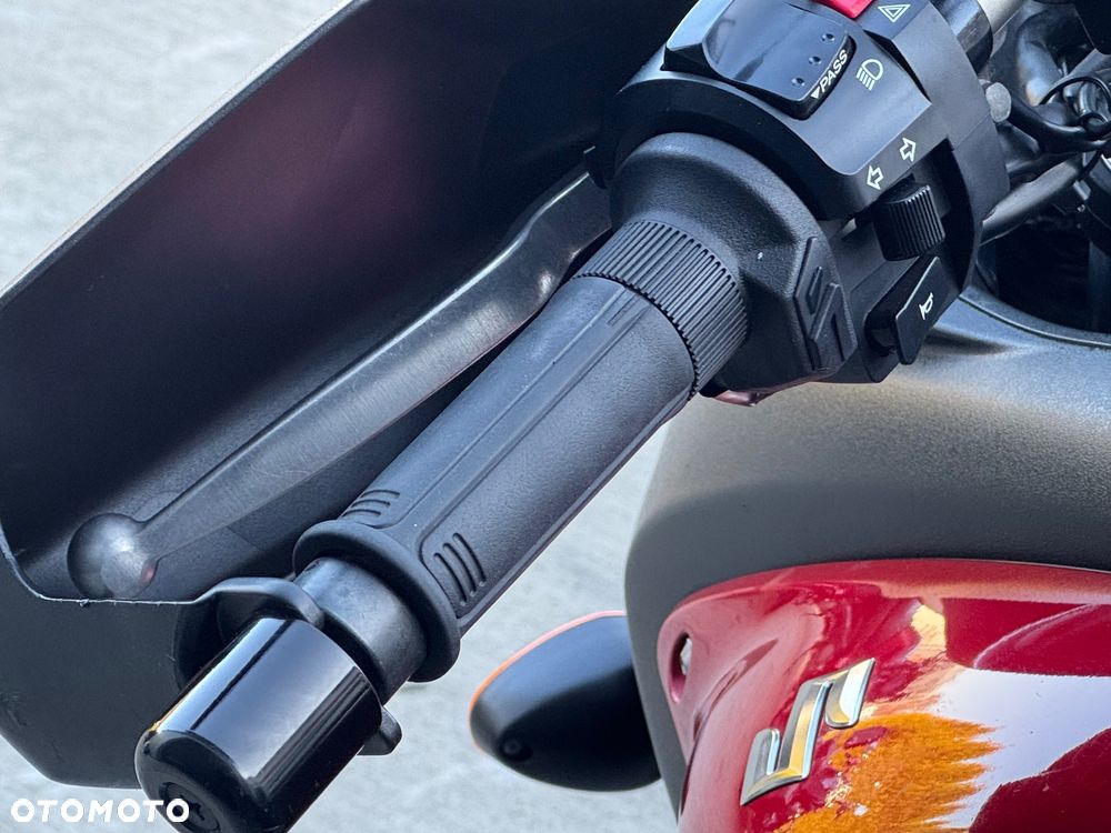 Suzuki V-STROM - 16