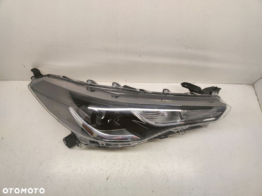 toyota corolla crosss full led prawy przód - 3