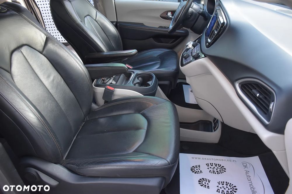 Chrysler Pacifica - 25