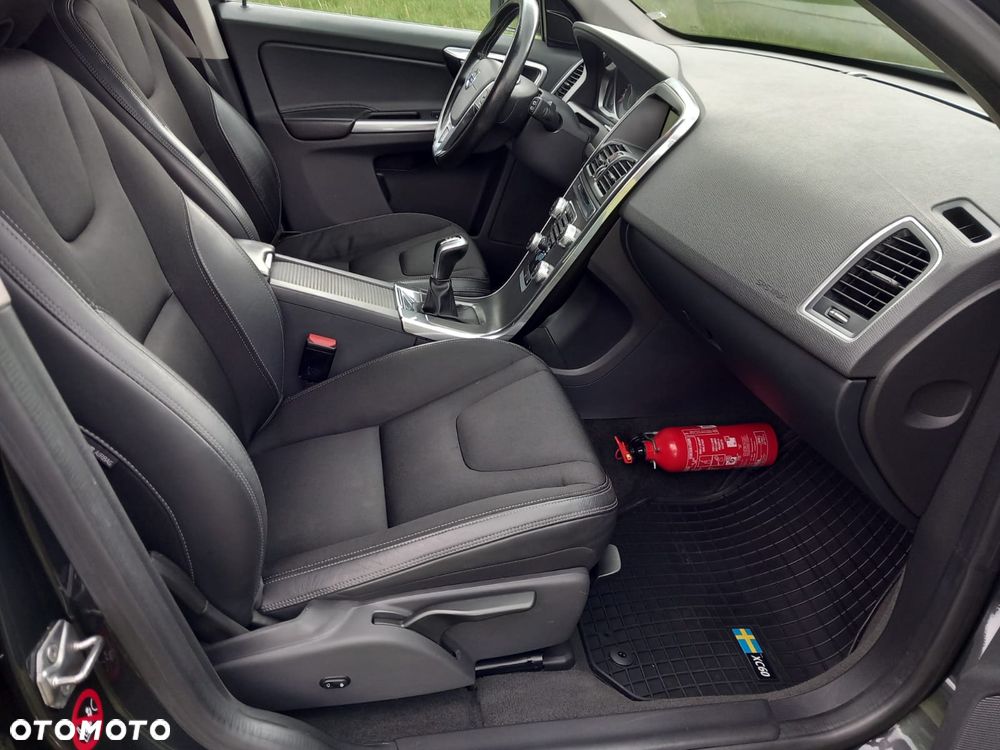 Volvo XC 60 D3 Momentum - 8