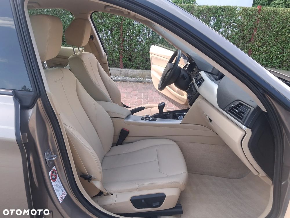 BMW 3GT 318d Luxury Line - 16