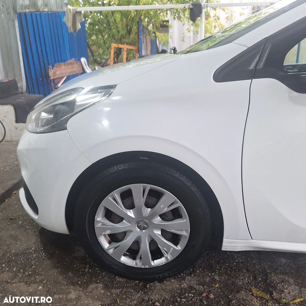 Peugeot 208 1.2 L PureTech Active - 21