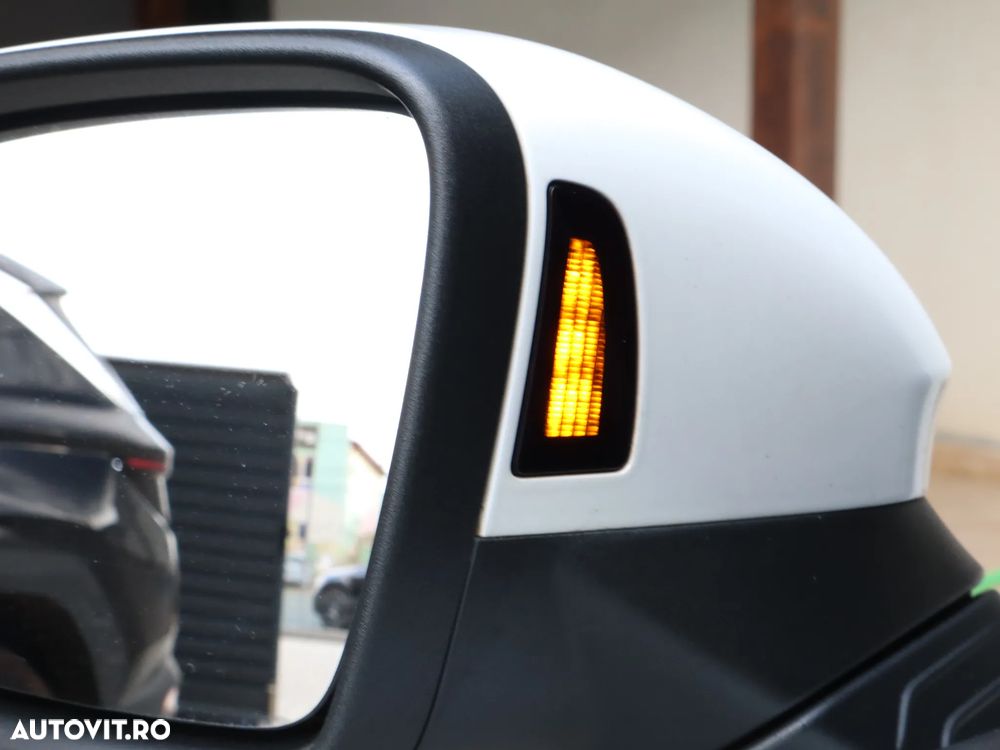 Volkswagen Golf 1.5 eTSI ACT DSG MHEV R-Line - 29
