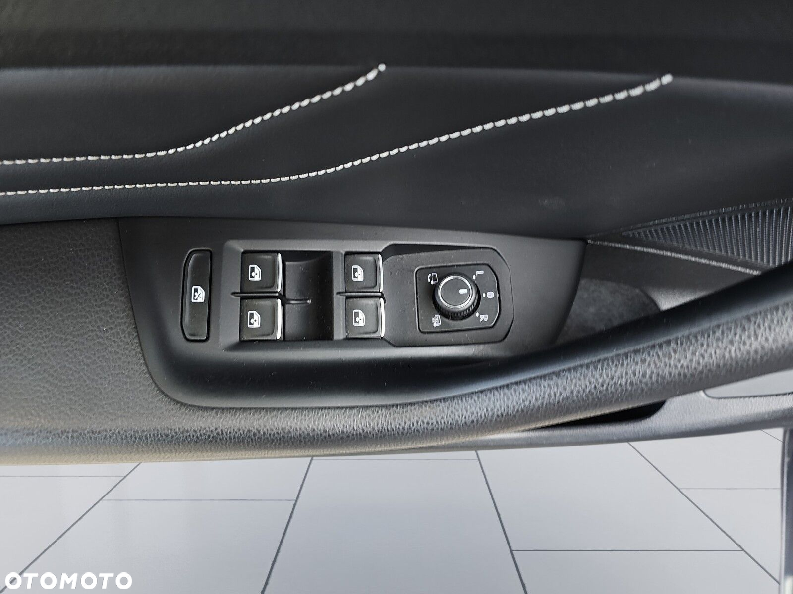 Volkswagen Passat 2.0 TDI Elegance DSG - 24