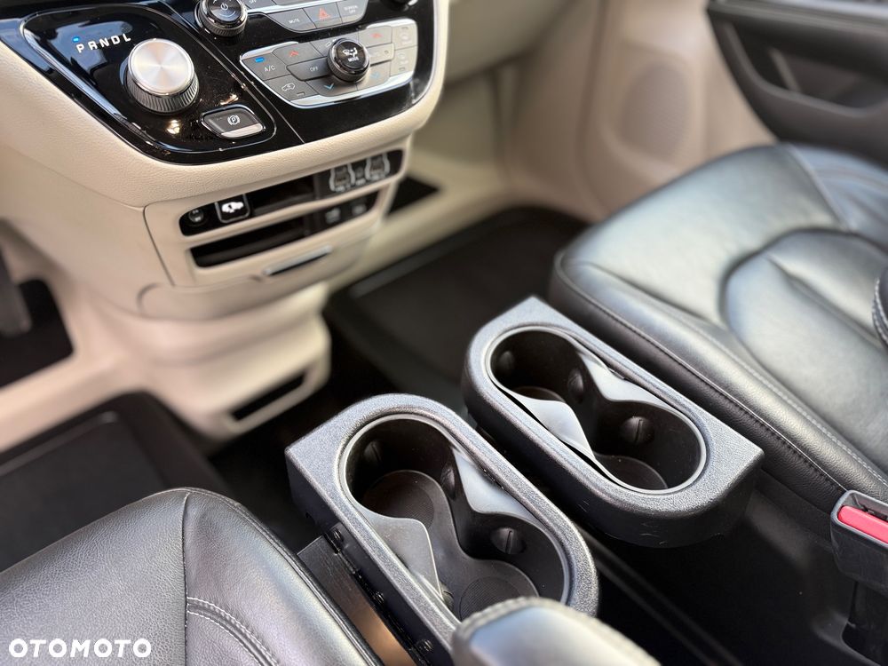 Chrysler Pacifica - 23