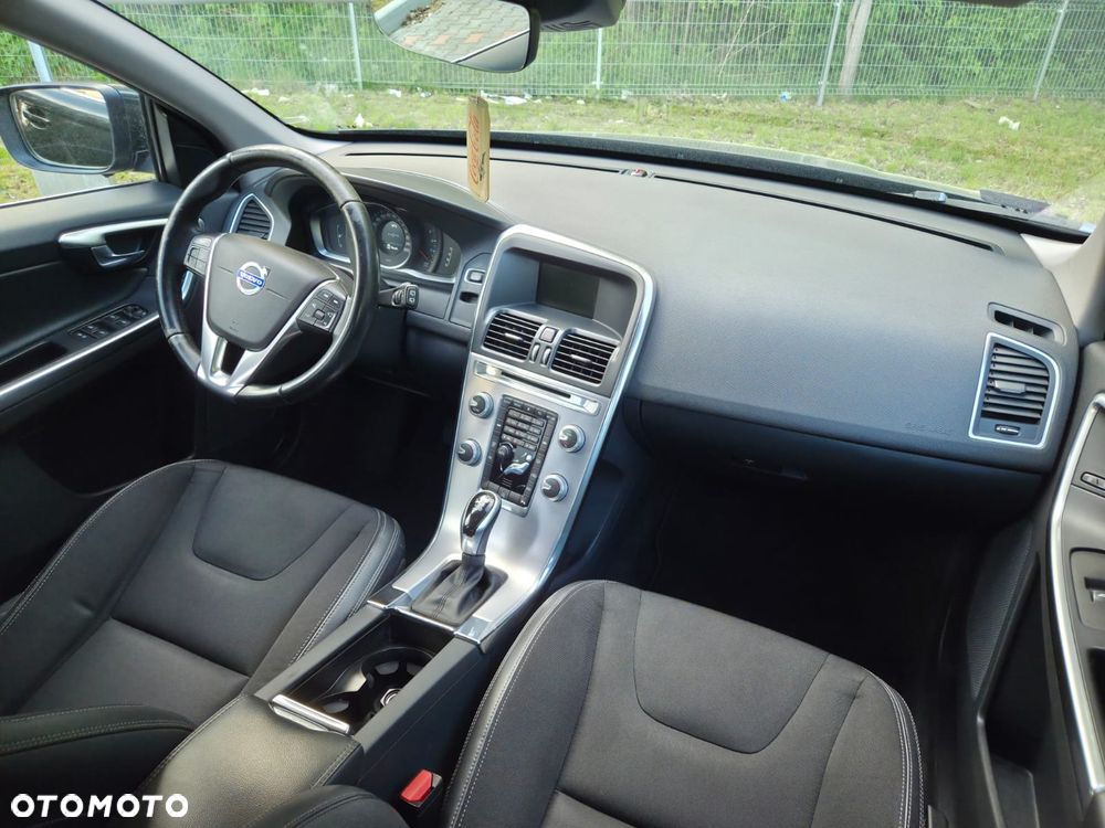 Volvo XC 60 D3 Drive-E Momentum - 16