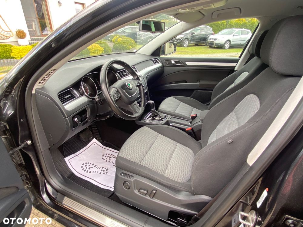 Skoda Superb 2.0 TDI DSG Exclusive - 25