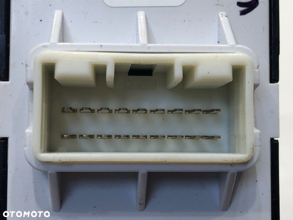 PRZEŁĄCZNIK SZYB  KIA CEED Sportswagon (CD) 2018 - 2022 1.4 T-GDI 103 kW [140 KM] benzyna 2018 - - 4