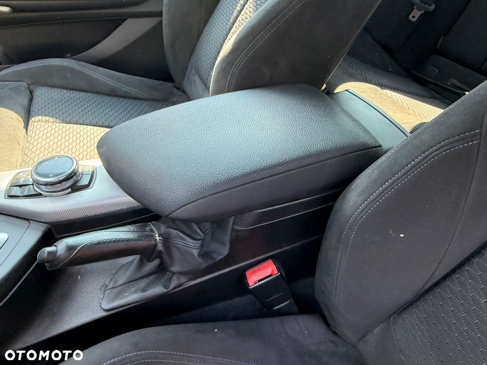 ŚRODEK FOTELE , BOCZKI , PODŁOKIETNIK, SUFIT BMW F22 M235I - 8