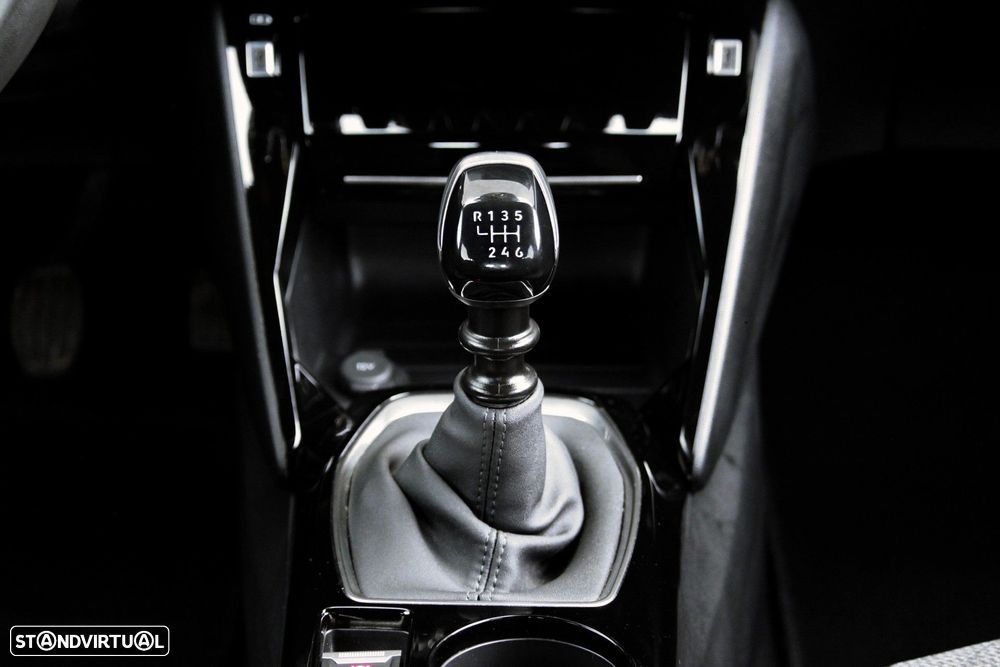 Peugeot 2008 1.2 Allure - 21
