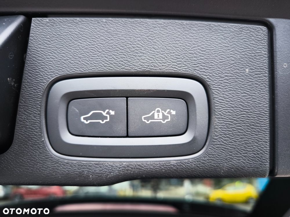 Volvo XC 60 T8 Plug-In Hybrid AWD Ultra Black Edition - 40