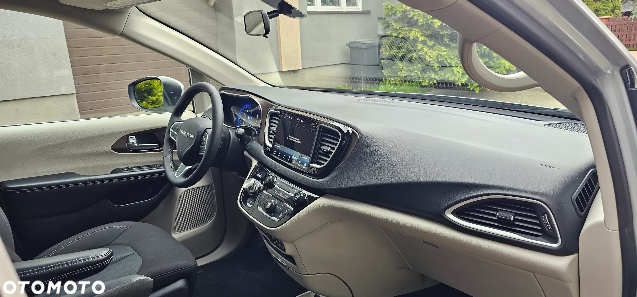 Chrysler Pacifica - 12