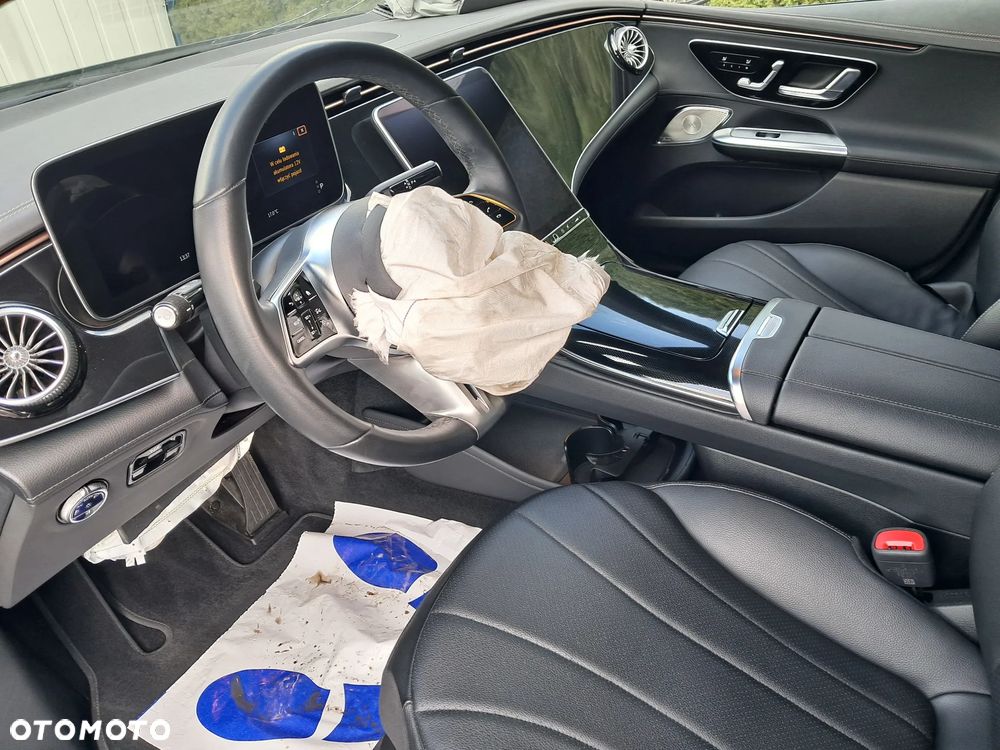 Mercedes-Benz EQE - 12