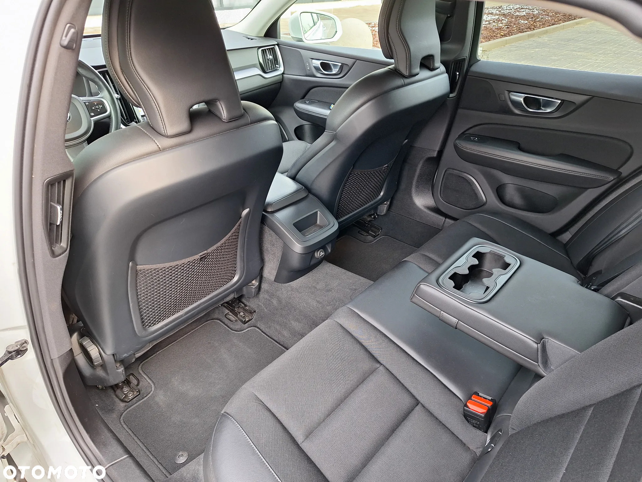 Volvo V60 D4 Momentum Pro - 24
