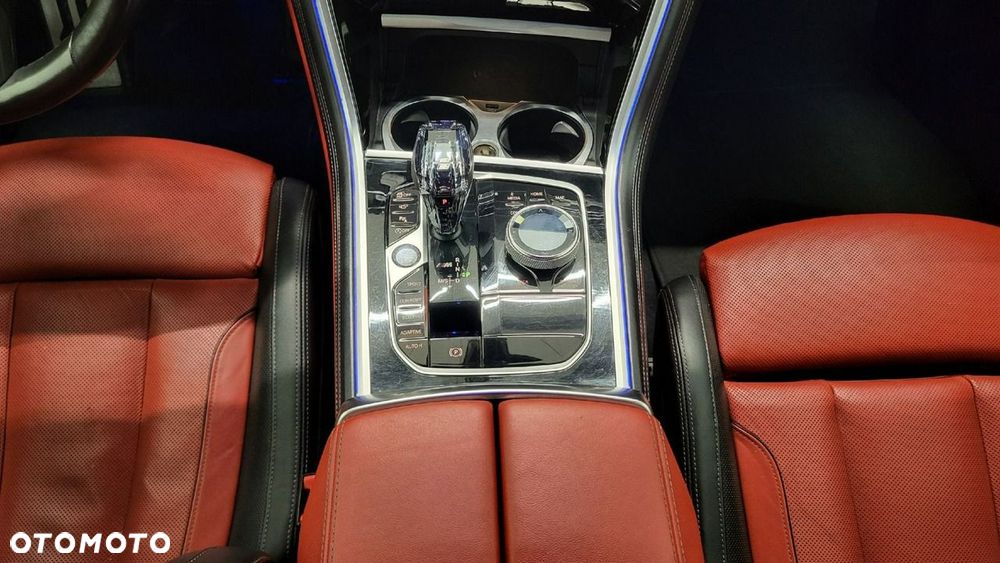 BMW Seria 8 M850i xDrive - 25