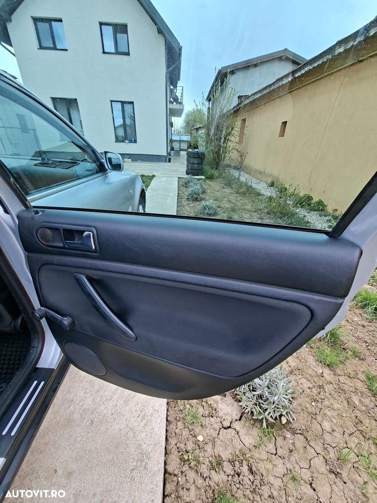 Volkswagen Passat 1.6 Family - 12