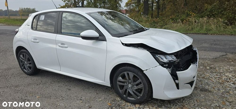 Peugeot 208 - 8