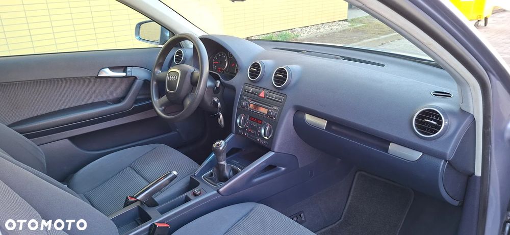 Audi A3 3-drzwiowe 1.6 Ambiente - 19