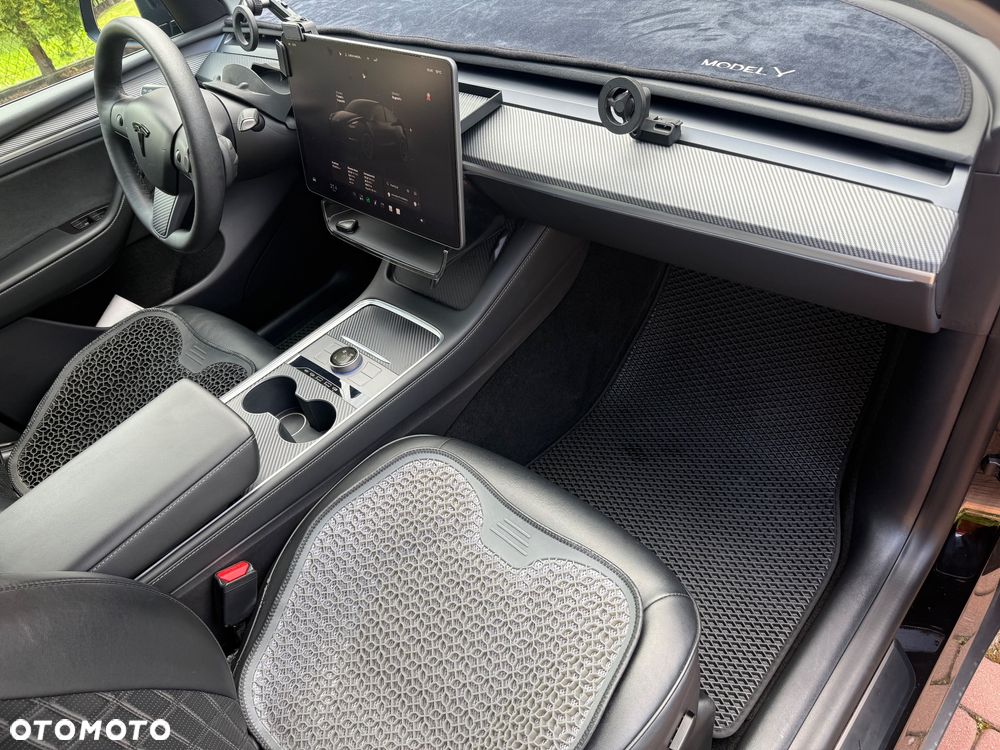 Tesla Model Y - 9