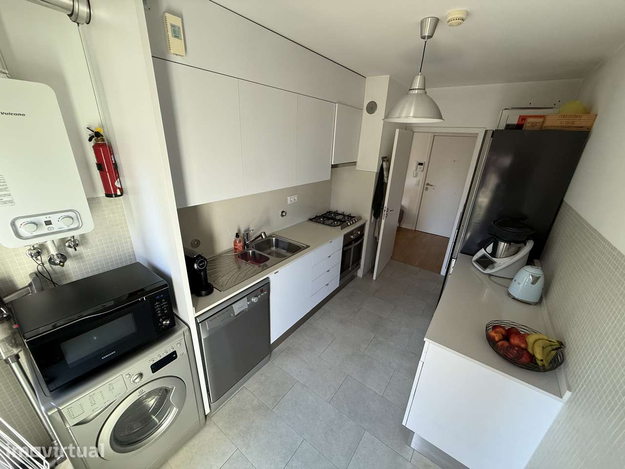 Apartamento T2, luminoso, com 95 m², garagem em Entrecampos - Grande imagem: 4/17