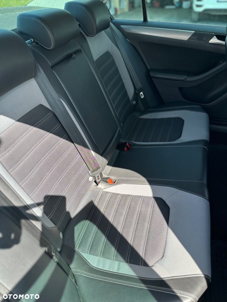 Volkswagen Jetta 2.0 TDI Highline Perfectline DSG - 18