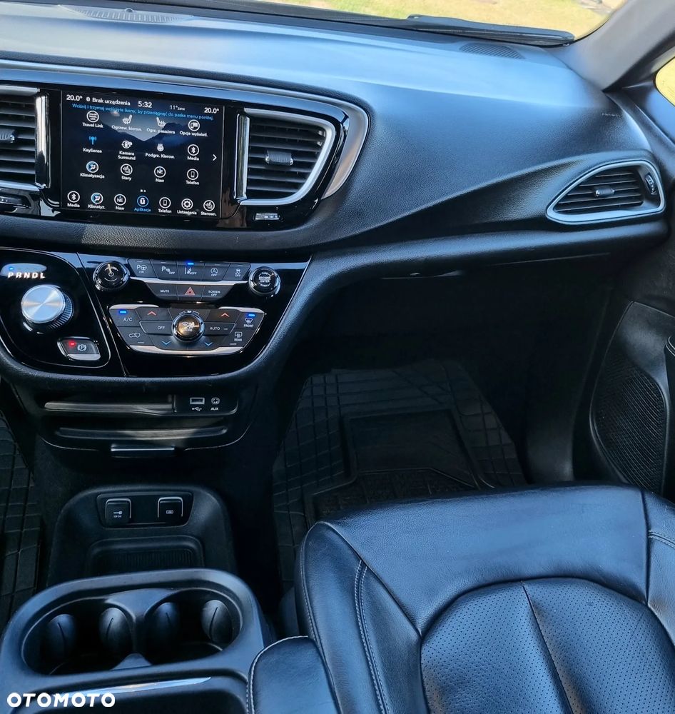 Chrysler Pacifica - 15