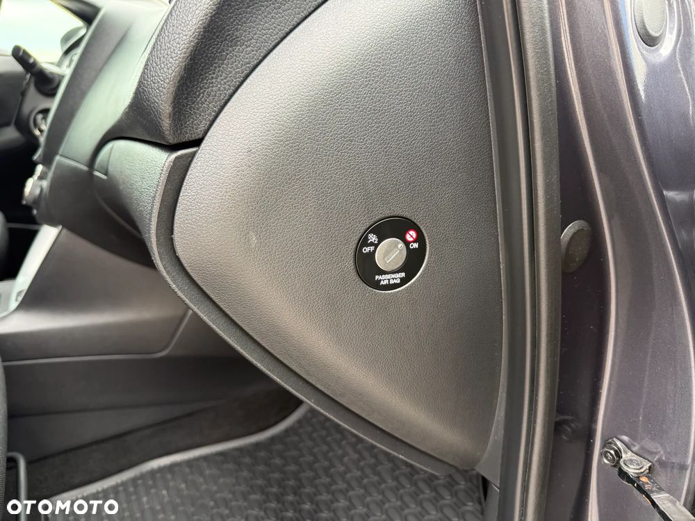 Kia Ceed 1.6 GDI Dream Team Edition - 26