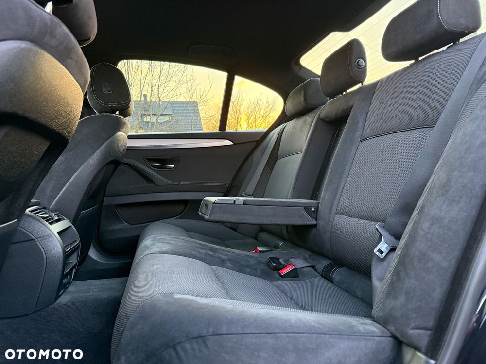 BMW Seria 5 525d xDrive - 23