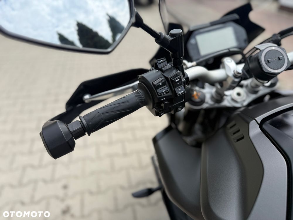Yamaha MT - 33