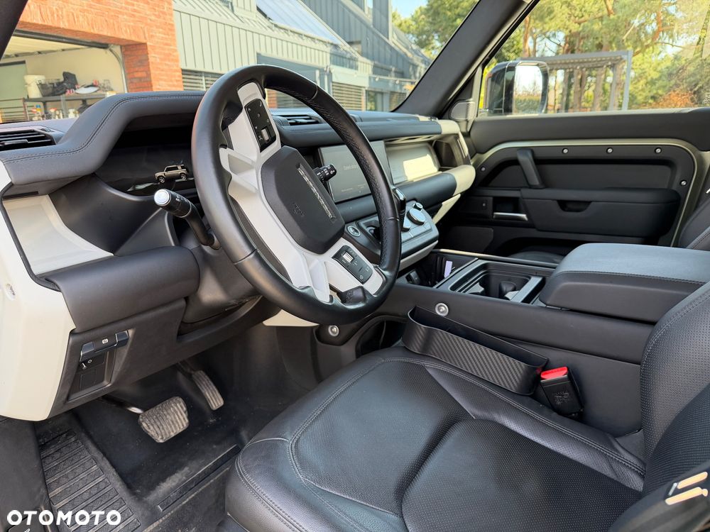 Land Rover Defender - 18