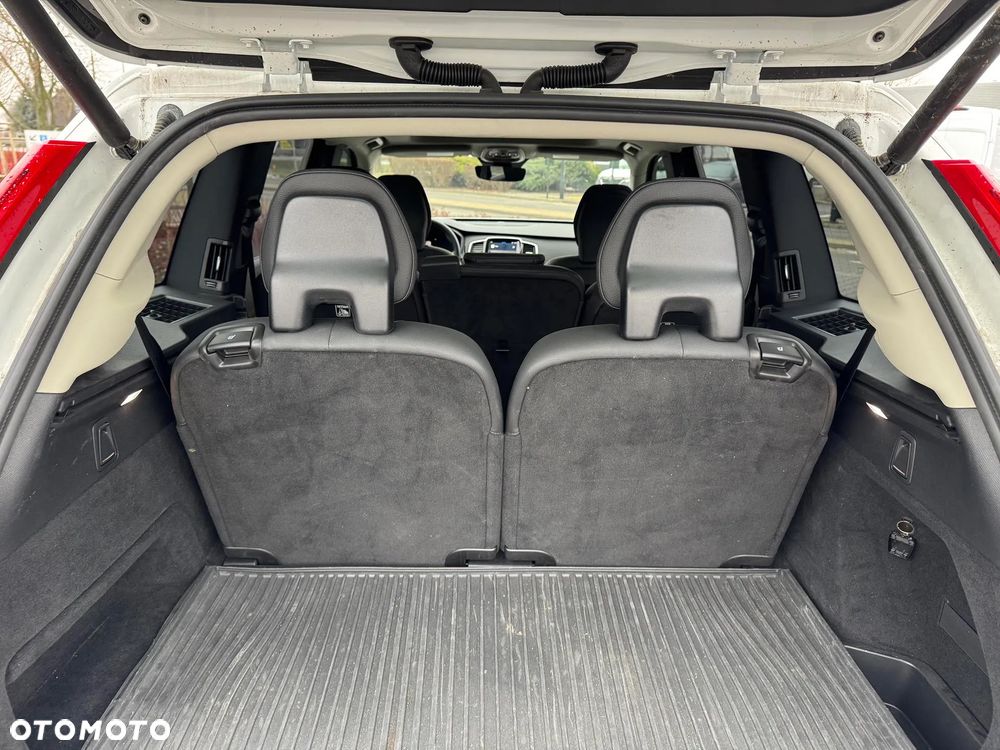 Volvo XC 90 - 22