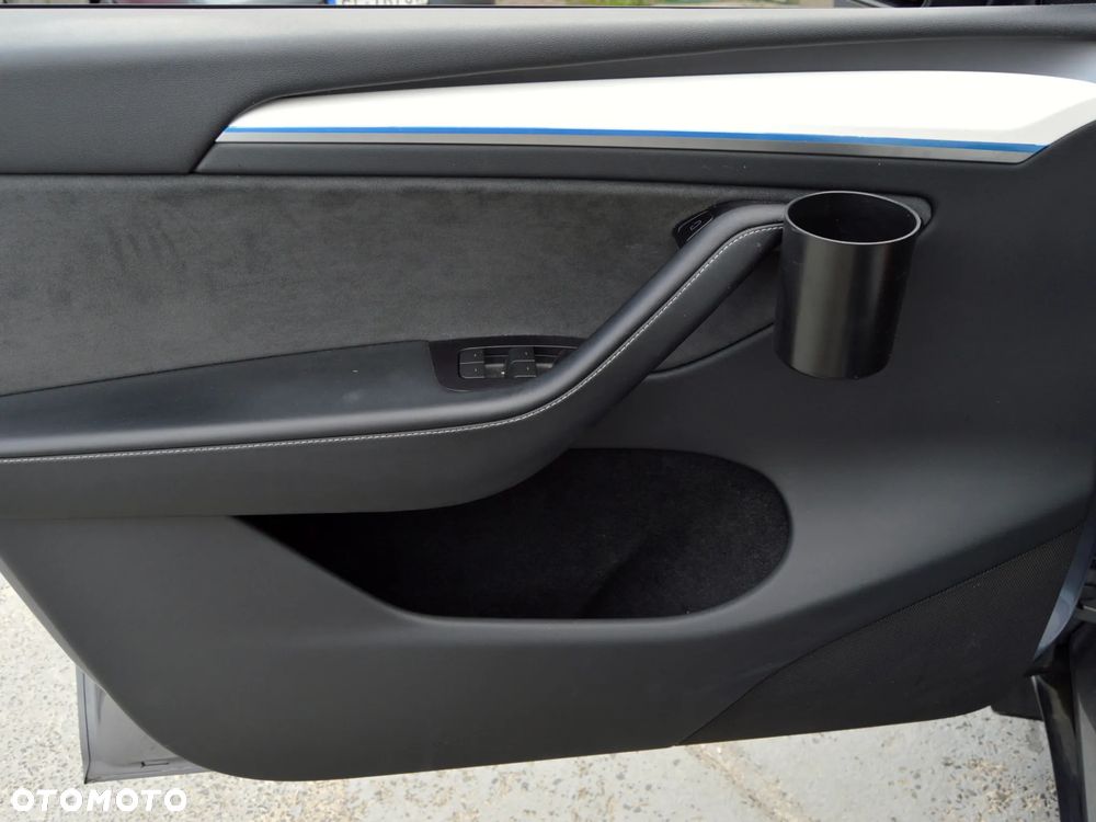 Tesla Model Y Long Range Dual Motor AWD - 9