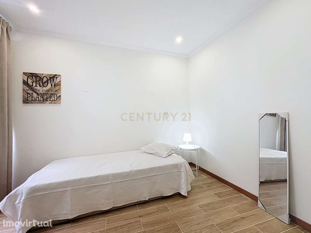 Moradia T5 Renovada no Centro de Ponta Delgada – Conforto, Estilo e Lo - Grande imagem: 3/37