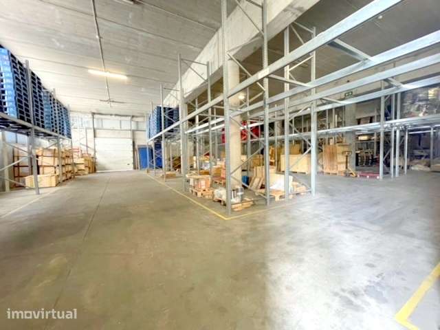 Armazém com 600m2, em Olival! - Grande imagem: 4/18