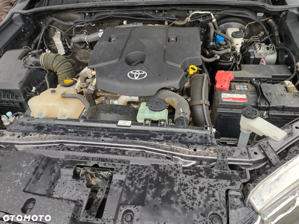 Toyota Hilux 2.4 D-4D Extra Cab SR 4x4 - 5