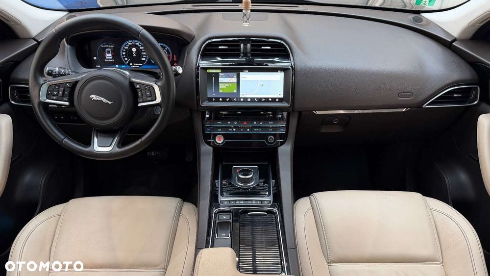 Jaguar F-Pace - 8