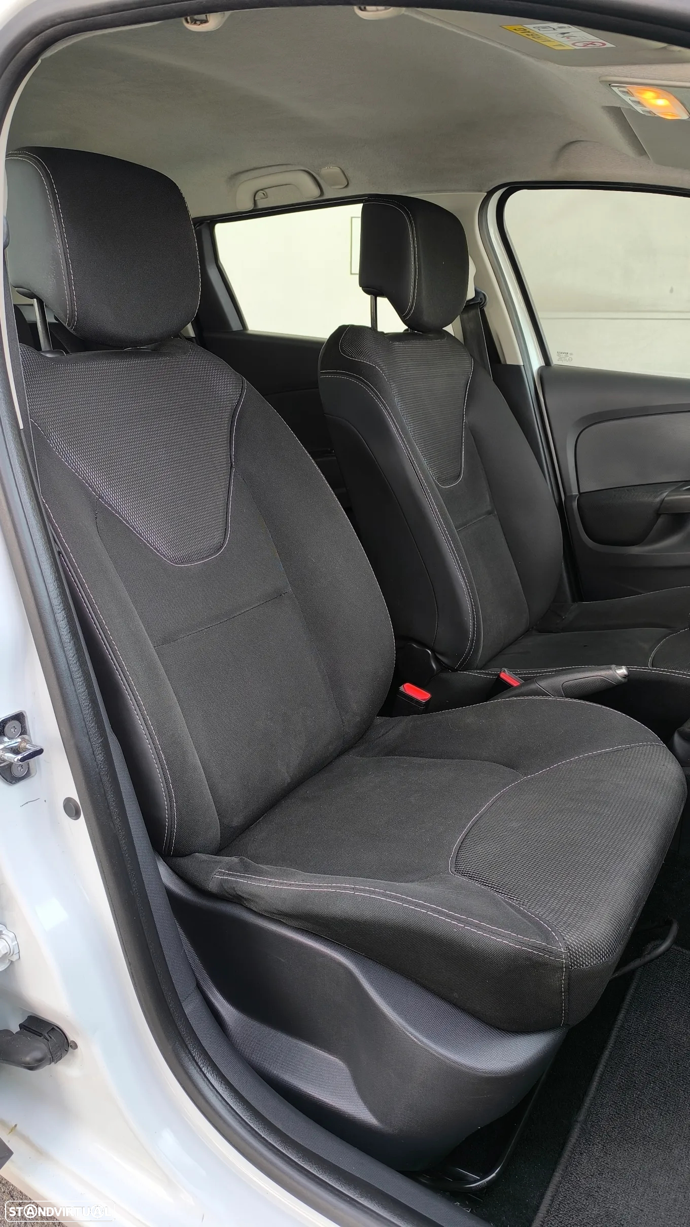 Renault Clio Sport Tourer 1.5 dCi Dynamique S - 27